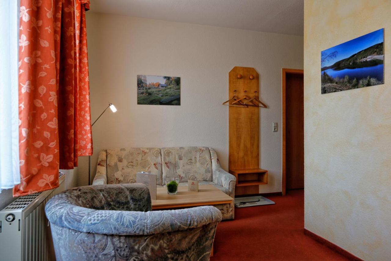 Konsum Gaestehaus Quisisana - Oberhof Exterior photo